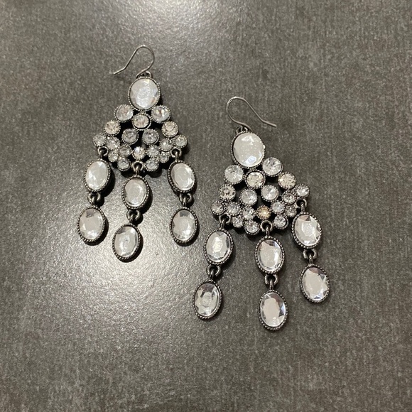 Jewelry - CRYSTAL TYPE EARRINGS
